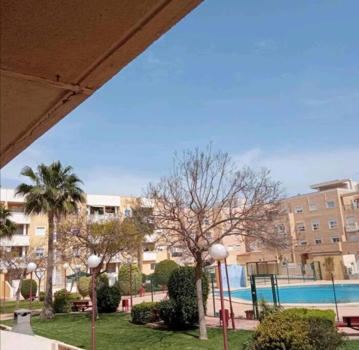 Apartamento Zona Playa En Roquetas Cerca De Bares Restaurantes Y Centro Comercial Roquetas de Mar Esterno foto